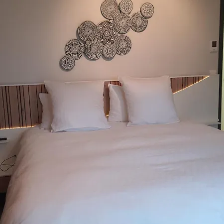 Les Des 4 Vents - Doubles A L'etage Homestay