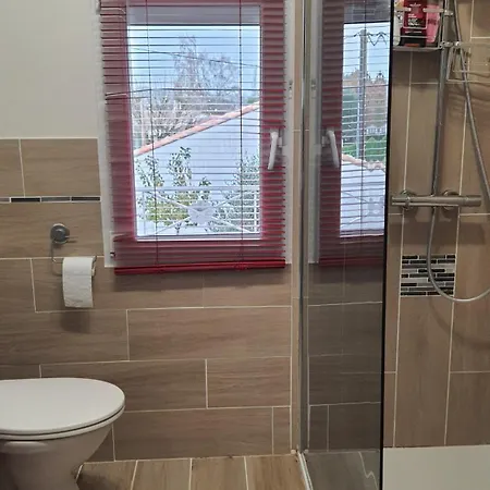 Les Des 4 Vents - Doubles A L'etage Homestay